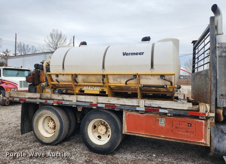 image for item JB9646 1998 International 9100  flatbed truck