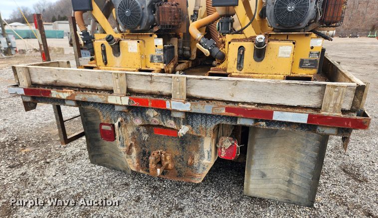 image for item JB9646 1998 International 9100  flatbed truck