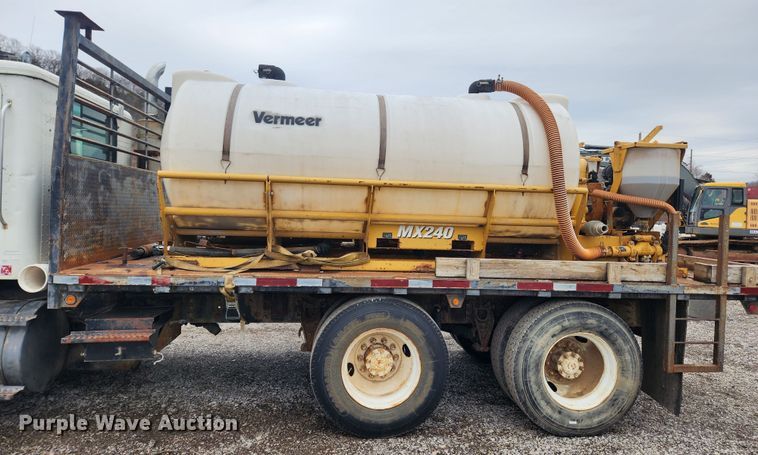 image for item JB9646 1998 International 9100  flatbed truck