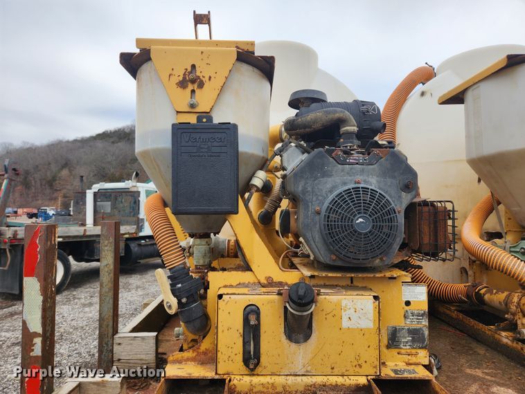 image for item JB9646 1998 International 9100  flatbed truck