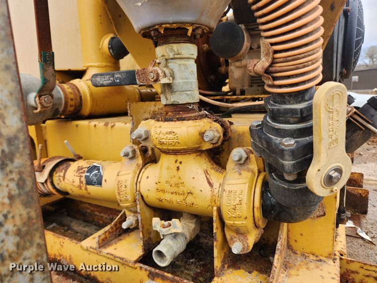 image for item JB9646 1998 International 9100  flatbed truck