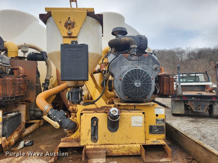 image for item JB9646 1998 International 9100  flatbed truck