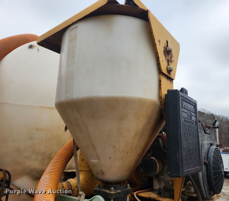 image for item JB9646 1998 International 9100  flatbed truck