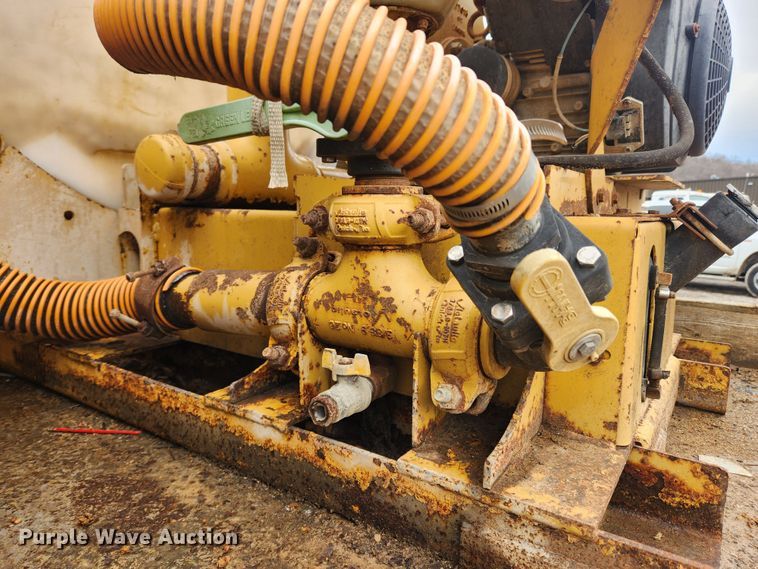 image for item JB9646 1998 International 9100  flatbed truck