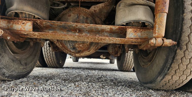 image for item JB9646 1998 International 9100  flatbed truck