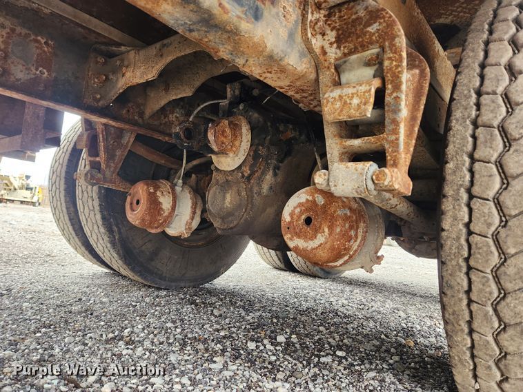 image for item JB9646 1998 International 9100  flatbed truck