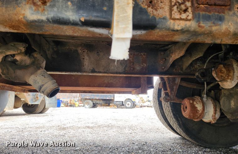 image for item JB9646 1998 International 9100  flatbed truck