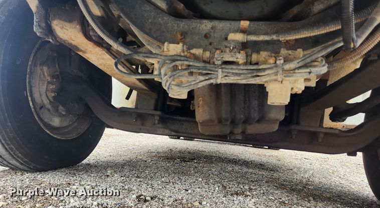 image for item JB9646 1998 International 9100  flatbed truck