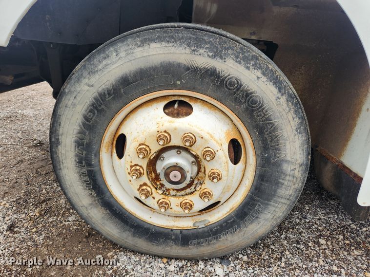 image for item JB9646 1998 International 9100  flatbed truck