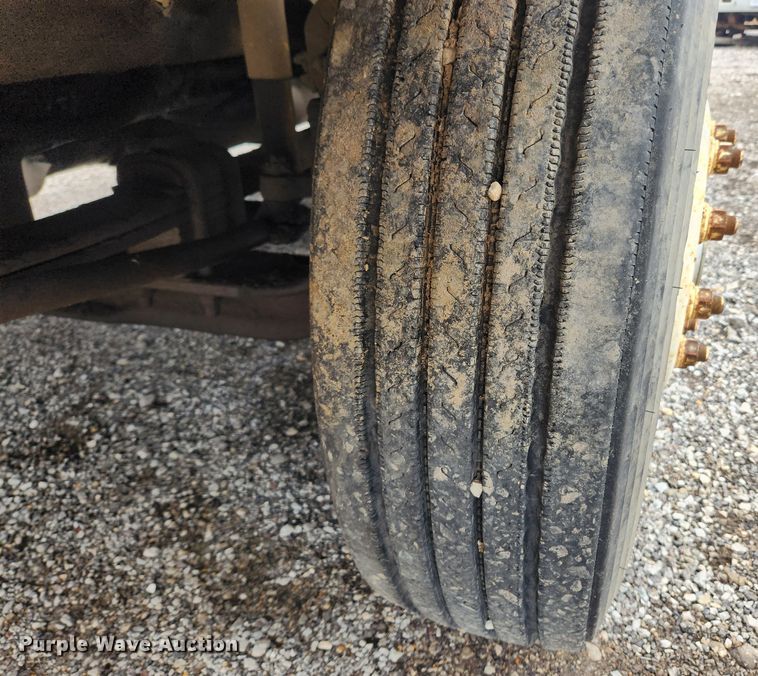 image for item JB9646 1998 International 9100  flatbed truck