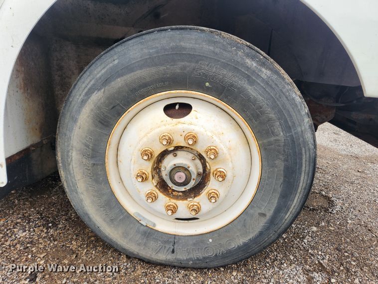 image for item JB9646 1998 International 9100  flatbed truck