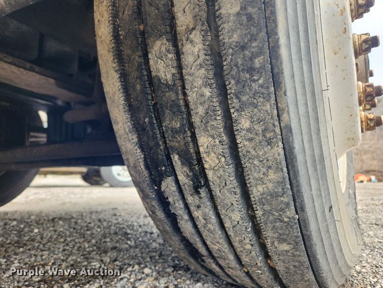 image for item JB9646 1998 International 9100  flatbed truck