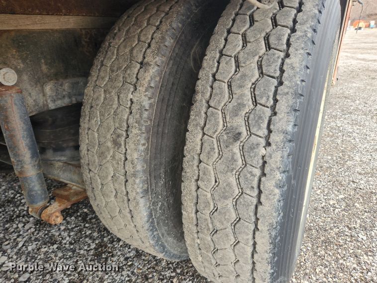 image for item JB9646 1998 International 9100  flatbed truck