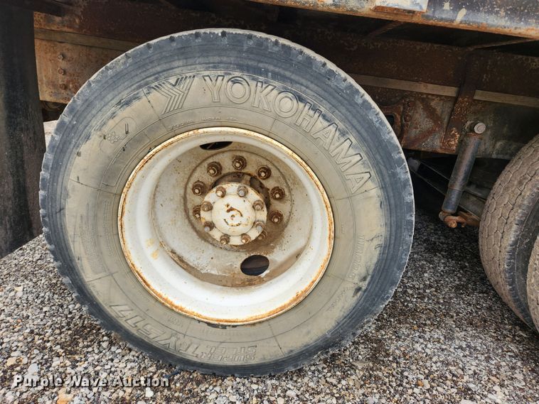 image for item JB9646 1998 International 9100  flatbed truck