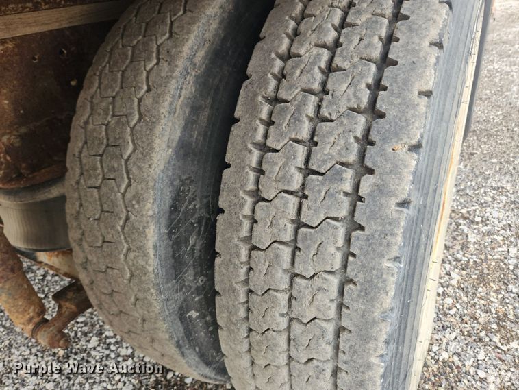 image for item JB9646 1998 International 9100  flatbed truck