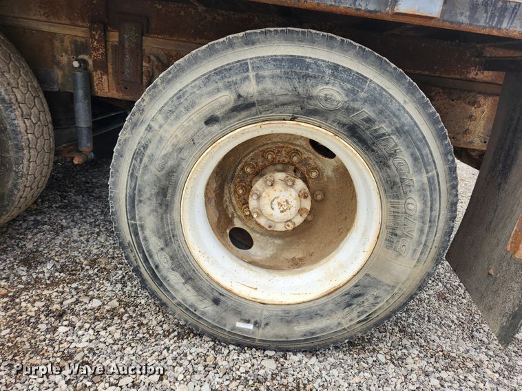 image for item JB9646 1998 International 9100  flatbed truck