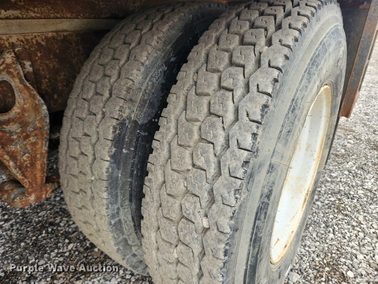 image for item JB9646 1998 International 9100  flatbed truck