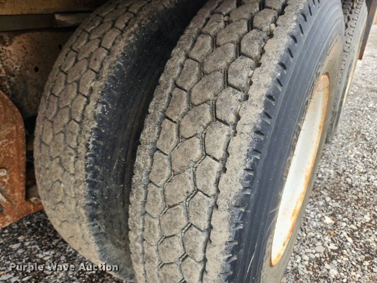 image for item JB9646 1998 International 9100  flatbed truck