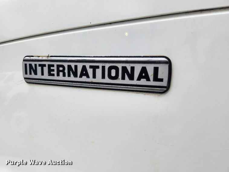 image for item JB9646 1998 International 9100  flatbed truck