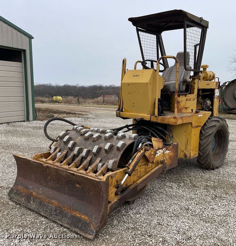 image for item JC9961 Caterpillar CP-323  single drum roller