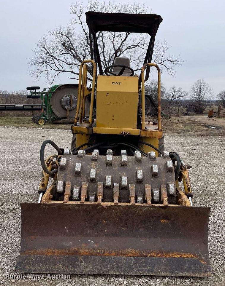 image for item JC9961 Caterpillar CP-323  single drum roller