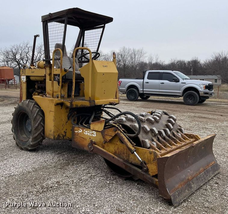 image for item JC9961 Caterpillar CP-323  single drum roller