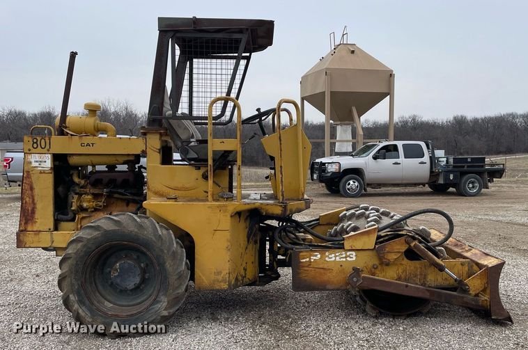 image for item JC9961 Caterpillar CP-323  single drum roller