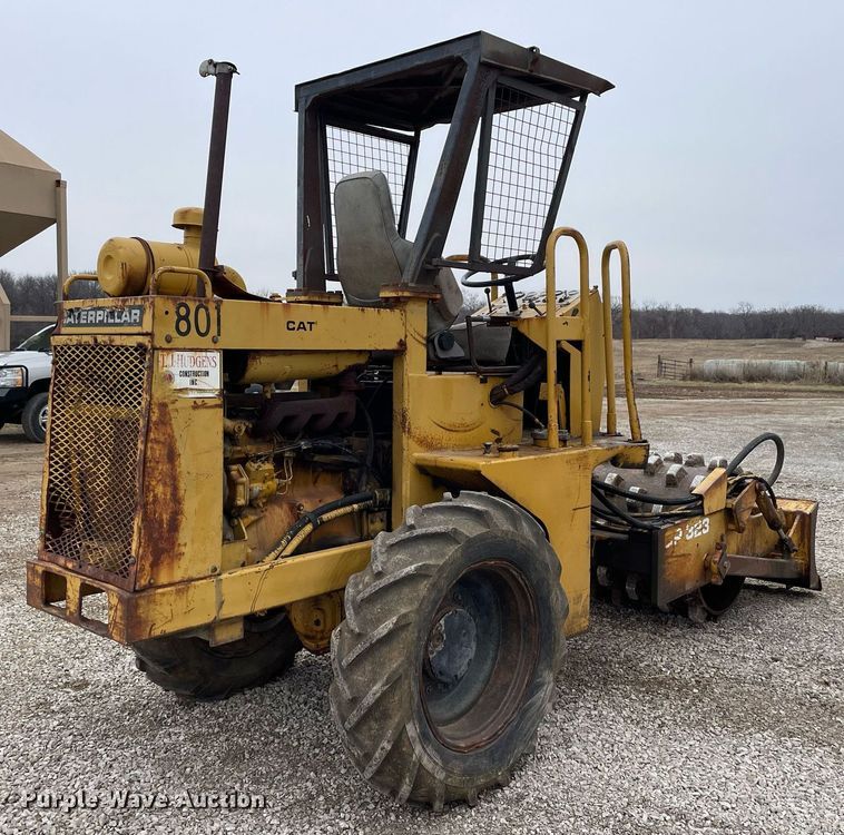 image for item JC9961 Caterpillar CP-323  single drum roller