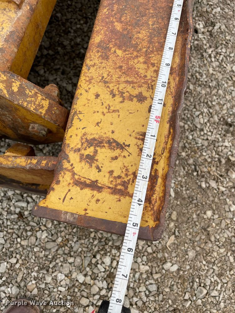 image for item JC9961 Caterpillar CP-323  single drum roller