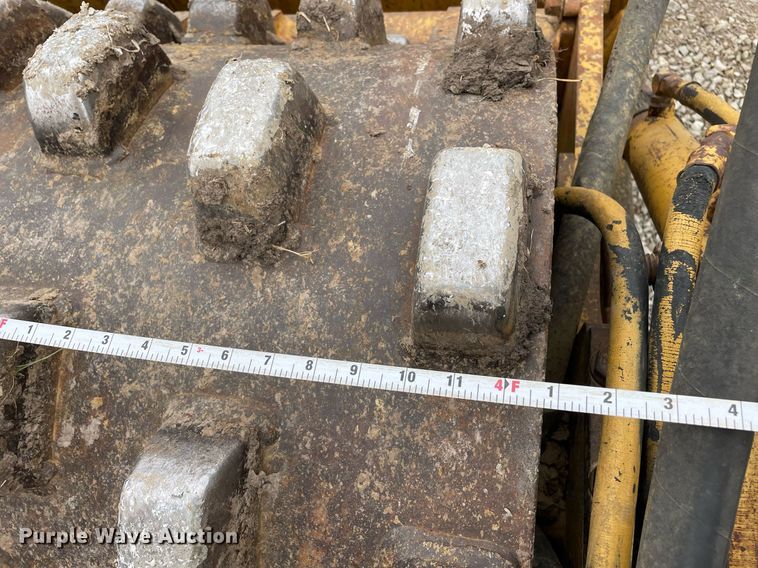 image for item JC9961 Caterpillar CP-323  single drum roller