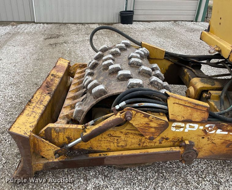 image for item JC9961 Caterpillar CP-323  single drum roller