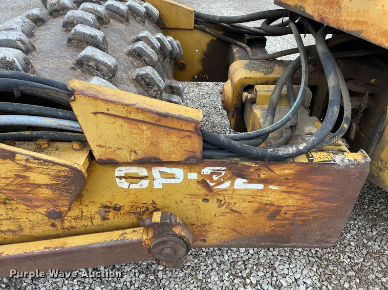 image for item JC9961 Caterpillar CP-323  single drum roller
