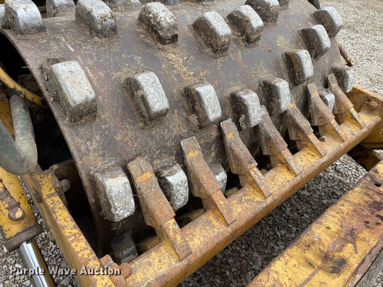 image for item JC9961 Caterpillar CP-323  single drum roller