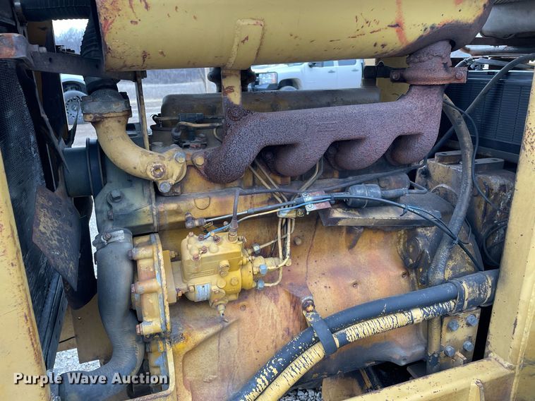 image for item JC9961 Caterpillar CP-323  single drum roller