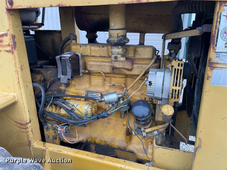 image for item JC9961 Caterpillar CP-323  single drum roller