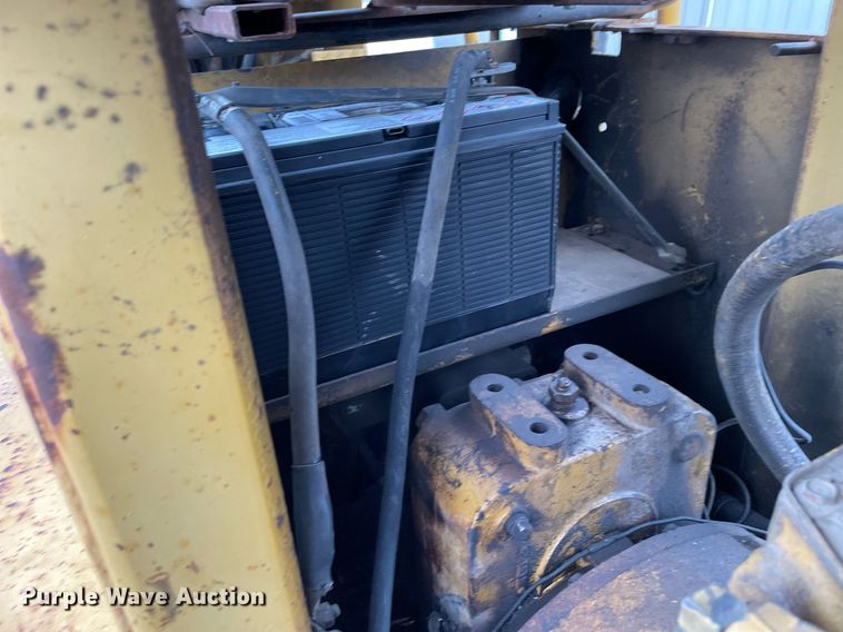 image for item JC9961 Caterpillar CP-323  single drum roller