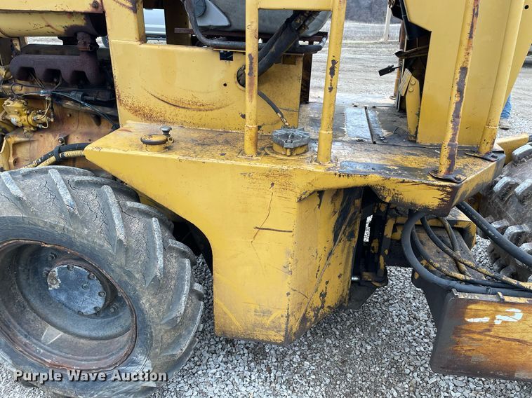 image for item JC9961 Caterpillar CP-323  single drum roller