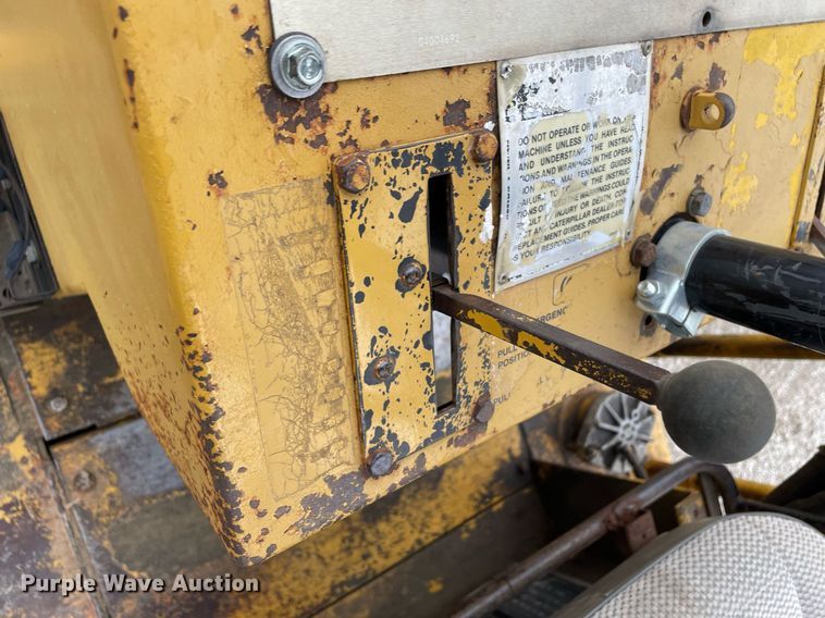 image for item JC9961 Caterpillar CP-323  single drum roller