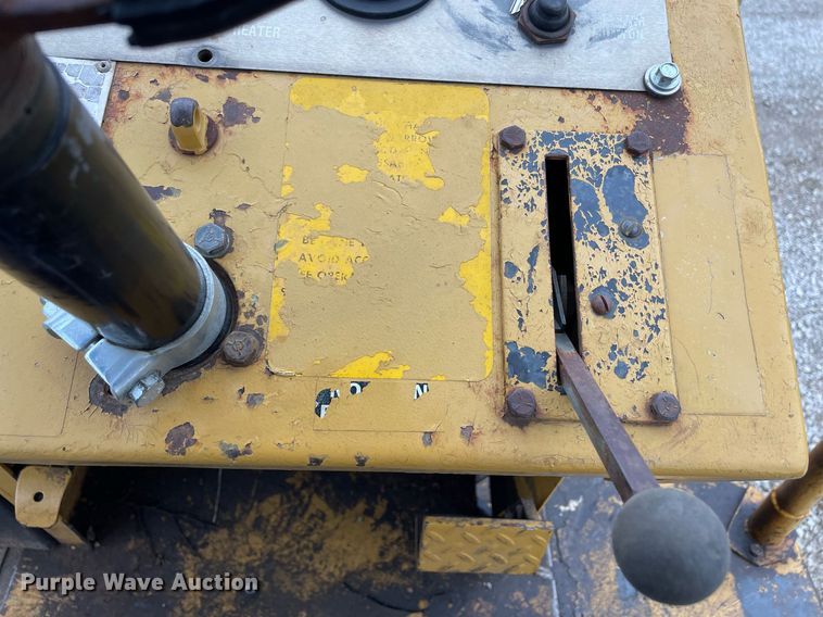 image for item JC9961 Caterpillar CP-323  single drum roller