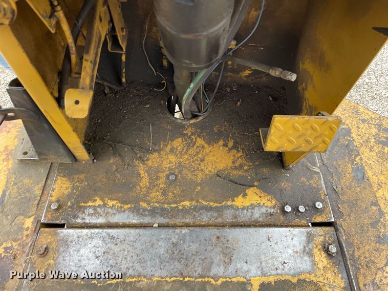 image for item JC9961 Caterpillar CP-323  single drum roller