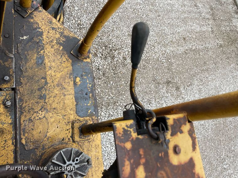 image for item JC9961 Caterpillar CP-323  single drum roller