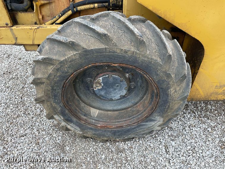 image for item JC9961 Caterpillar CP-323  single drum roller