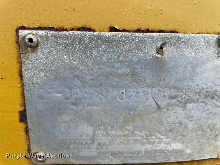 image for item JC9961 Caterpillar CP-323  single drum roller