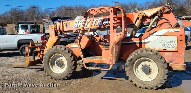 image for item JG9449 2001 SkyTrak 60365  telehandler