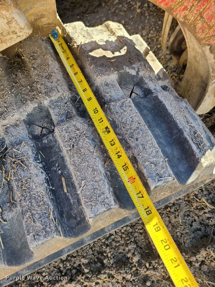 image for item JG9451 2012 Takeuchi TL12  tracked skid steer loader