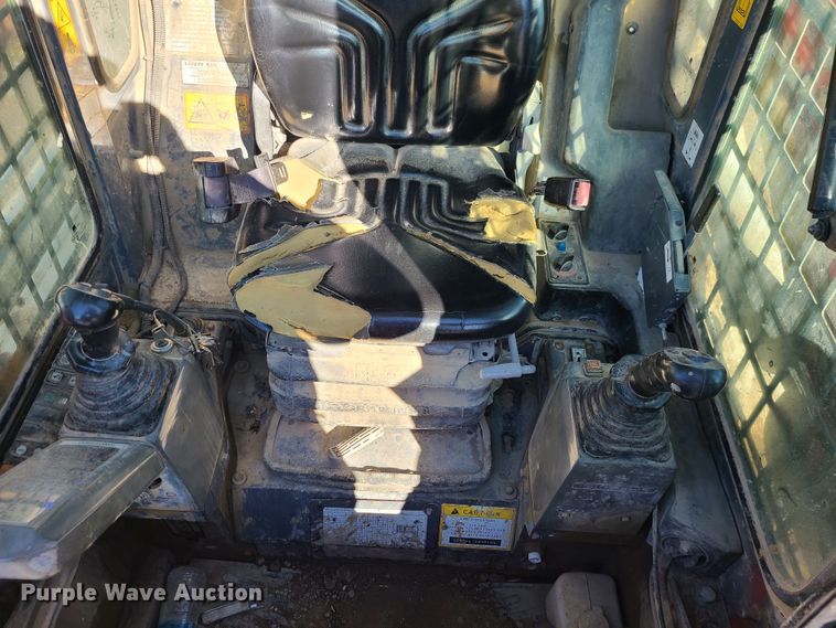 image for item JG9451 2012 Takeuchi TL12  tracked skid steer loader