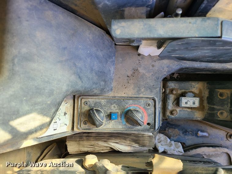 image for item JG9451 2012 Takeuchi TL12  tracked skid steer loader