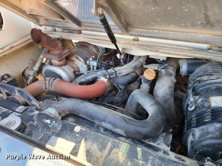 image for item JG9451 2012 Takeuchi TL12  tracked skid steer loader