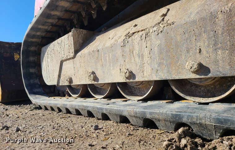 image for item JG9451 2012 Takeuchi TL12  tracked skid steer loader