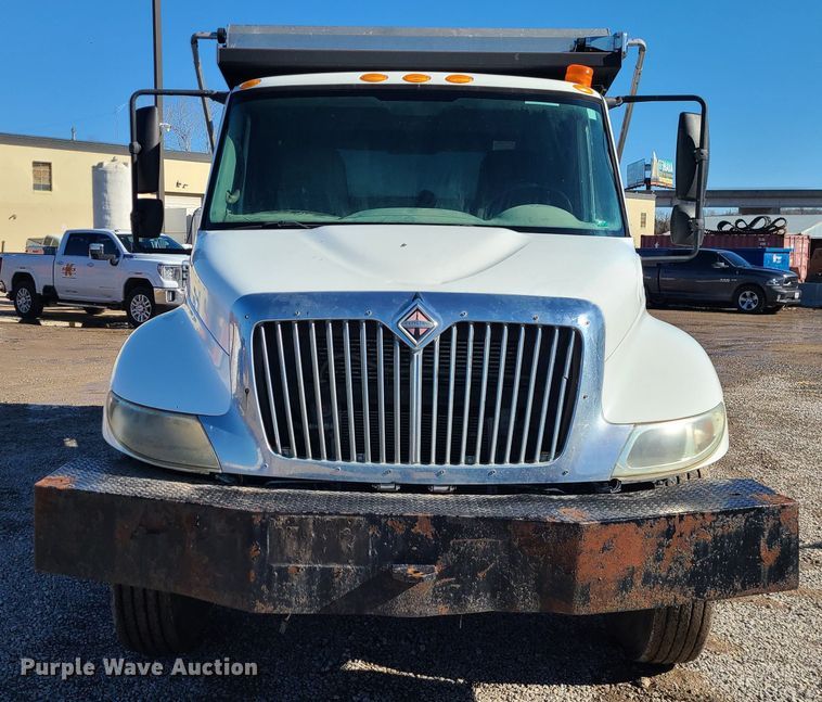 image for item JG9452 2004 International 4400  dump truck